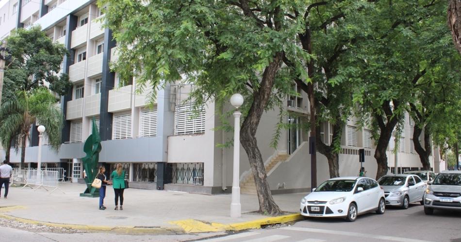 Escaacutendalo en el Palacio de Tribunales- hallan a dos empleados teniendo sexo 