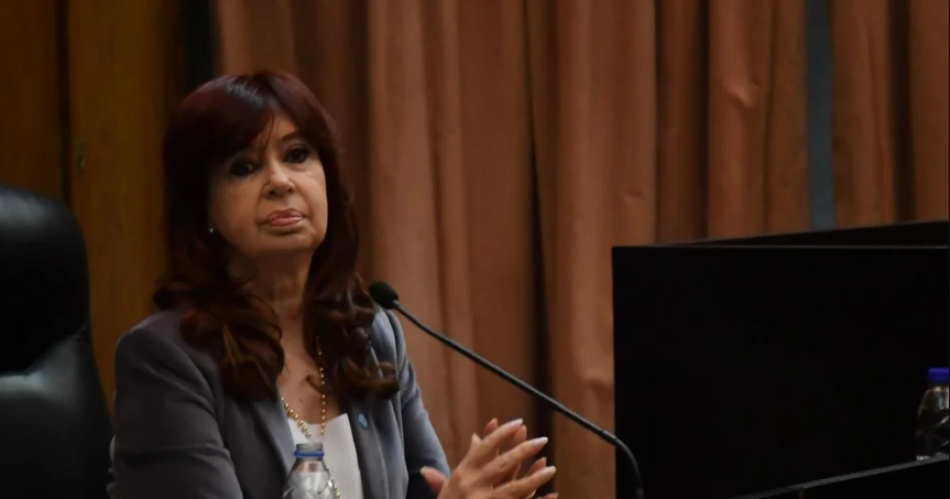 Cristina Kirchner apuntoacute contra Milei- iquestAhora quereacutes juzgar el honor y desempentildeo de los ex presidentes