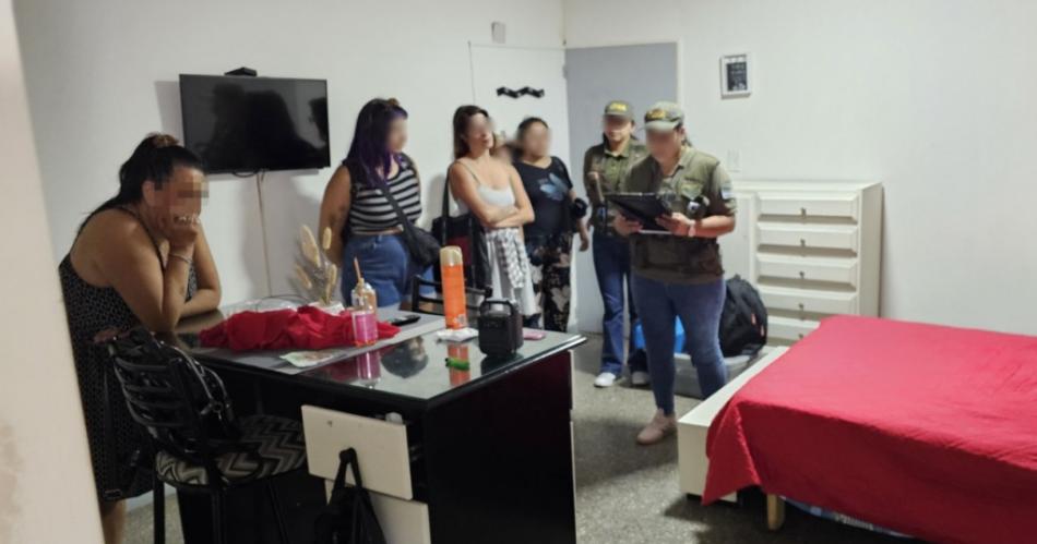 Gendarmeriacutea allana tres inmuebles y logra rescatar a una viacutectima de explotacioacuten sexual