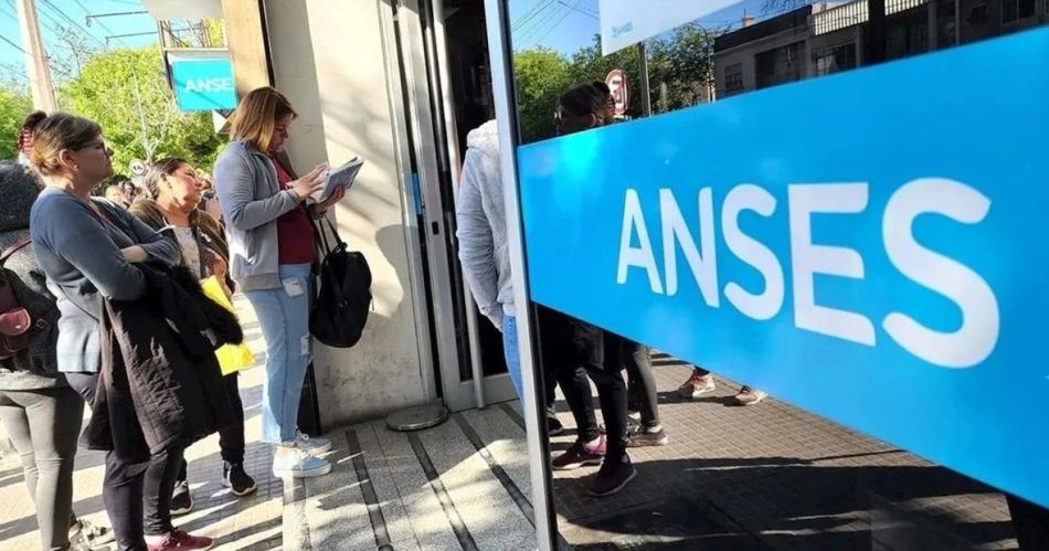 Mantildeana se reanudaraacute el pago de haberes a beneficiarios de ANSES