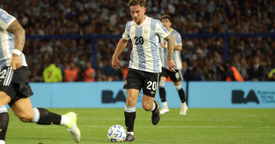 Argentina ganoacute con un golazo de Lautaro Martiacutenez y puso un pie en el proacuteximo Mundial