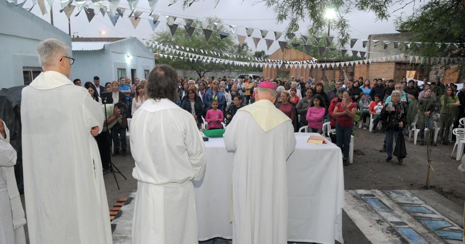 Realizaron la bendicioacuten de casas construidas por el Hogar de Cristo en La Banda