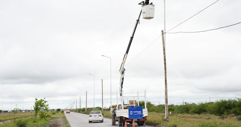 La Municipalidad lleva adelante la reposicioacuten del alumbrado de la colectora de la circunvalacioacuten 