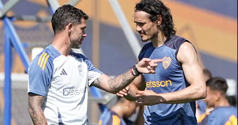 La razoacuten por la que Gago sacoacute del equipo titular a Cavani