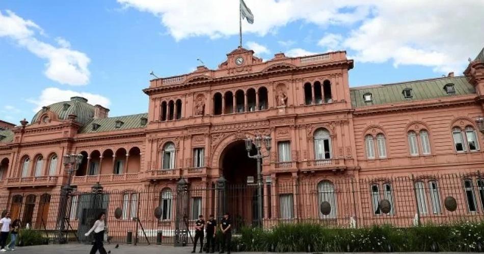 El Gobierno nacional oficializoacute aumento salarial para empleados puacuteblicos y entrega de bono