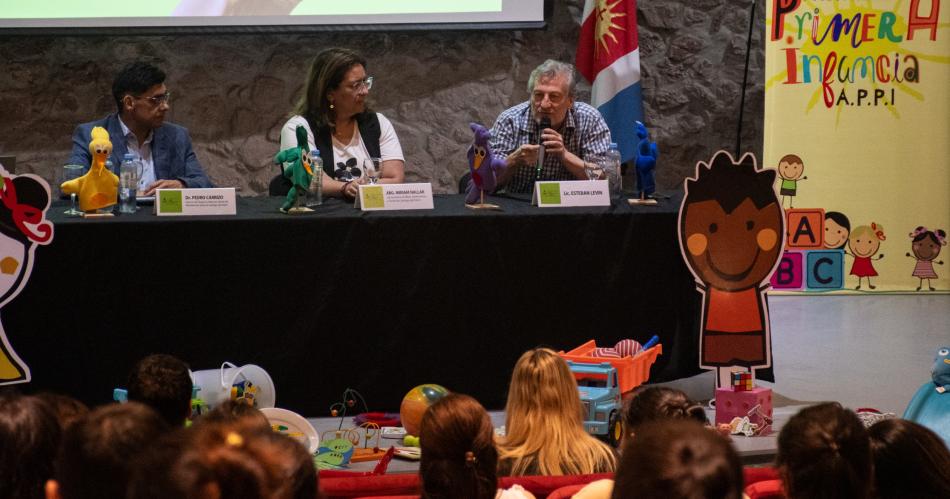 Exitosa clase sobre el juego en la primera infancia en el Ministerio de Salud