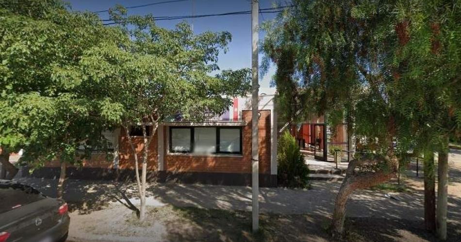 Alumno fue atacado a golpes por compantildeeros a la salida del colegio