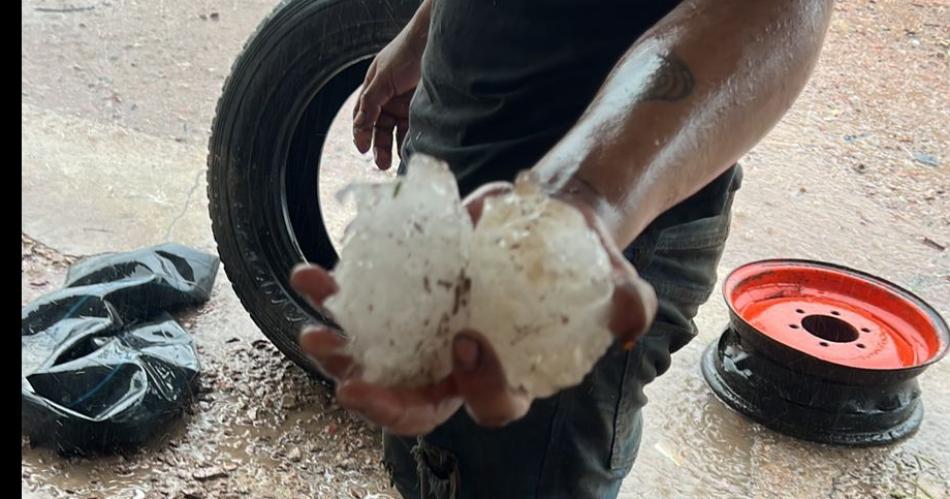 FOTOS Y VIDEO- Impresionante caiacuteda de granizo en el interior santiaguentildeo