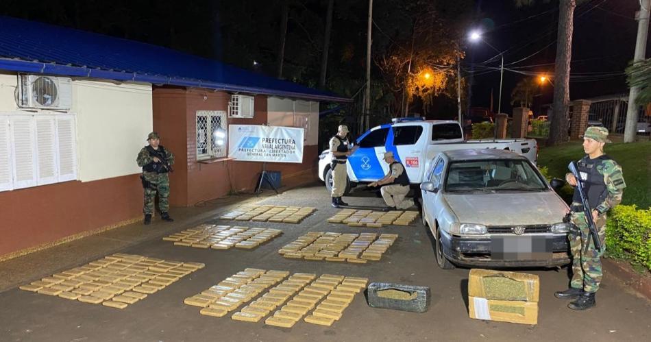 Detectan un bote a remos con maacutes de 300 kilos de marihuana 