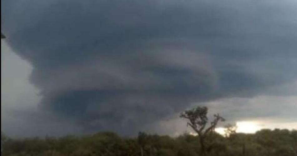 FOTOS Y VIDEO- Impresionante caiacuteda de granizo en el interior santiaguentildeo