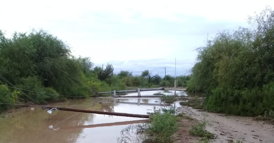 Fuerte tormenta con granizo sembroacute el paacutenico y causoacute graves dantildeos en el interior santiaguentildeo