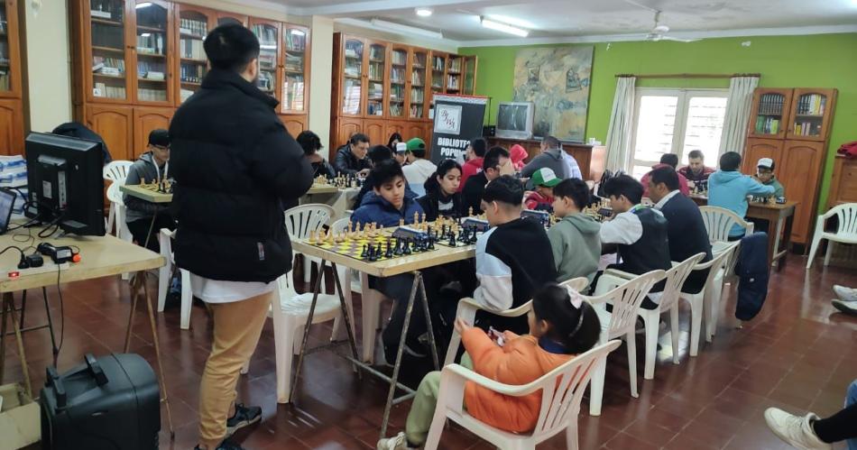 La Biblioteca Jorge W Aacutebalos invita a SU torneo de ajedrez