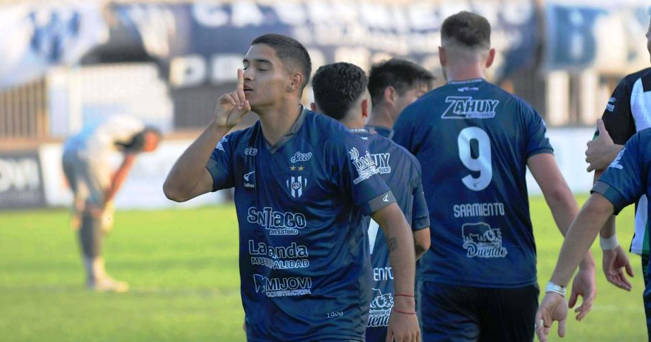 Sarmiento goleoacute a Villa Mitre y avanza a la final por el ascenso