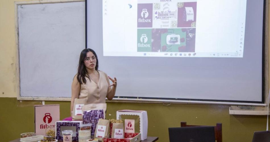 Estudiantes de Nutricioacuten cerraron el antildeo con innovadores trabajos