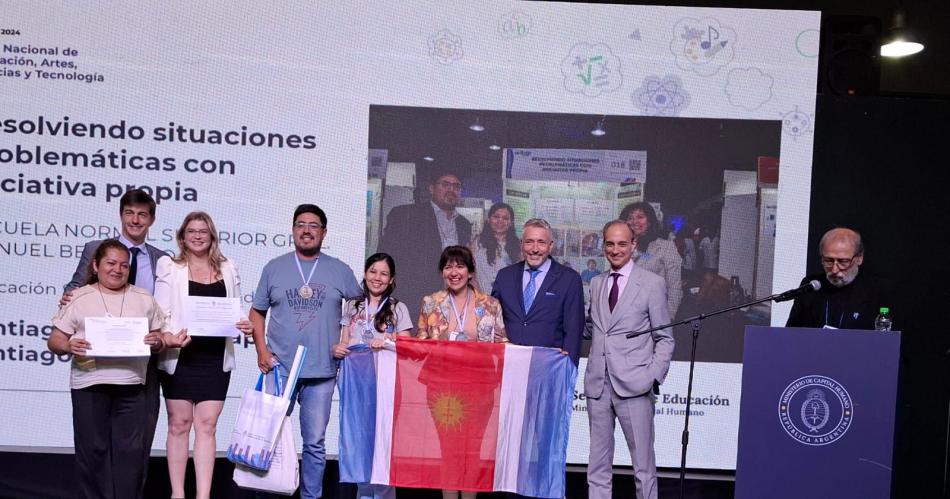 Alumnos de la Escuela Normal obtienen reconocimiento en la Feria de Ciencias Artes y Tecnologiacutea