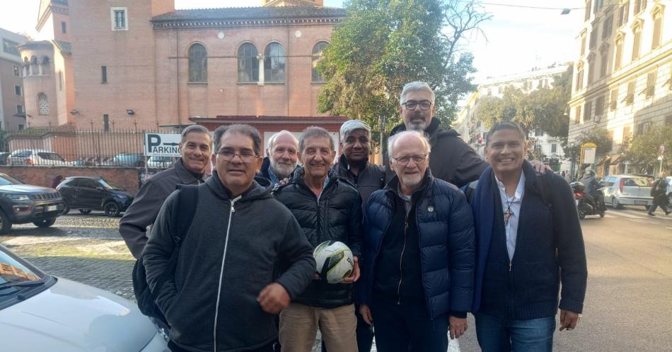 Padre Gastoacuten Cuello desde Roma a EL LIBERAL- Ahora monsentildeor Vicente es como una lucecita