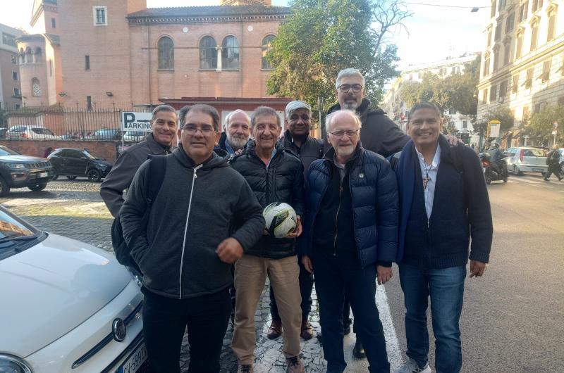 Padre Gastoacuten Cuello desde Roma a EL LIBERAL- Ahora monsentildeor Vicente es como una lucecita