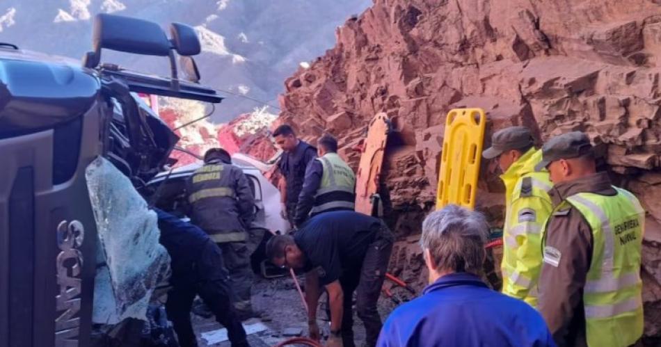 Una familia de San Juan fue trasladada tras al accidente (Foto- Policía de Mendoza)