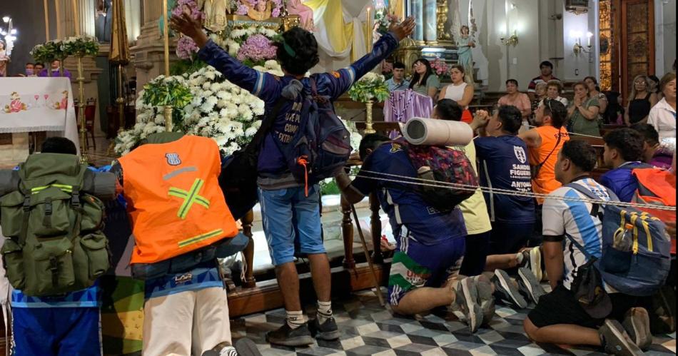 Ruego por tantos peregrinos que vinieron con sus vidas cargadas de pesares y fracasos