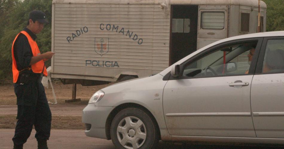 Santiaguentildeos evadieron controles y fueron detenidos en Catamarca