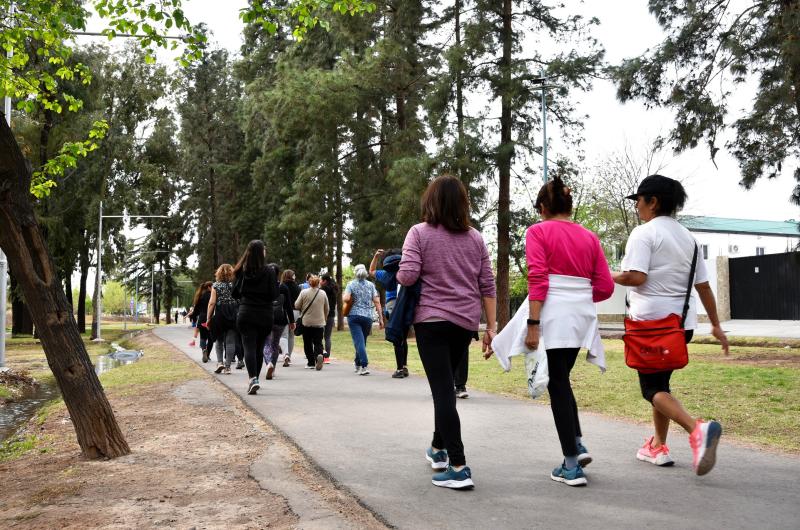 Los beneficios de las caminatas- cuaacutento ayudan a reducir el peso seguacuten su intensidad