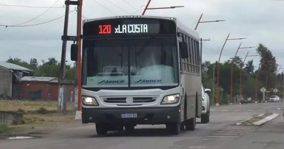 Con un servicio de emergencia salieron coches de la liacutenea 120