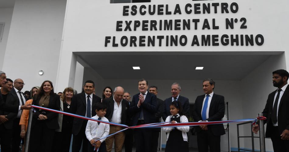 En el cierre del ciclo lectivo Zamora inauguroacute obras en cuatro instituciones educativas de Antildeatuya