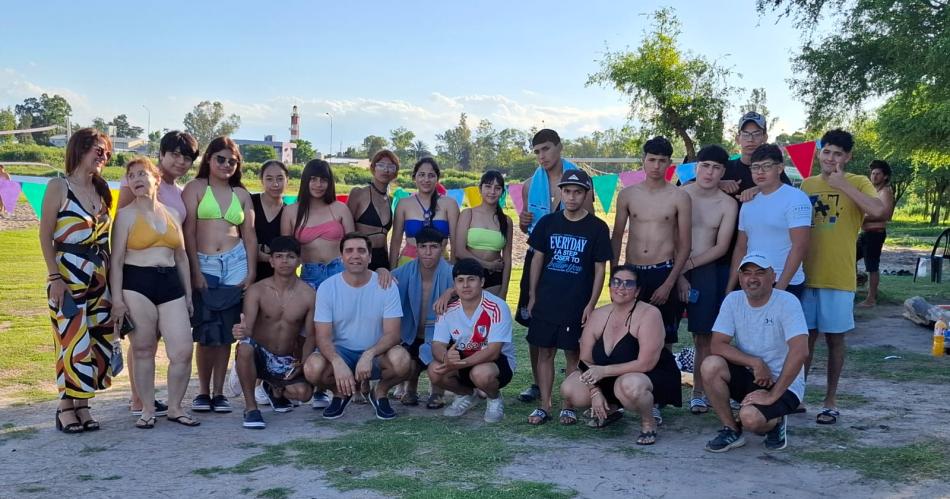 Vecinos y turistas ya disfrutan de la Eco-Playa en el Embalse Riacuteo Hondo