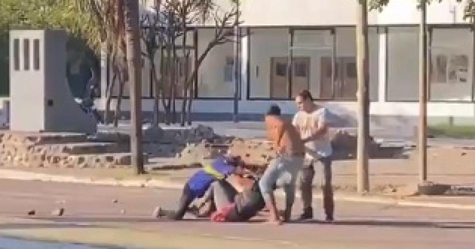 Dos familias se enfrentaron a golpes en pleno centro bandentildeo