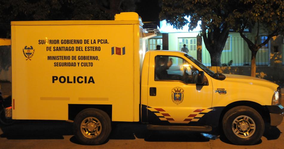 Un vecino de la ciudad de La Banda fue hallado muerto con un cuchillo clavado en el pecho