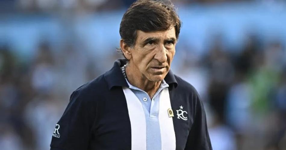 Costas no acordoacute auacuten con Racing y aparecioacute Santos