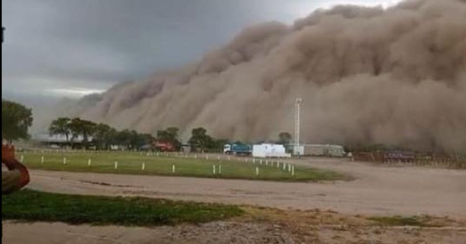 Una impresionante tormenta causoacute graves dantildeos en el interior