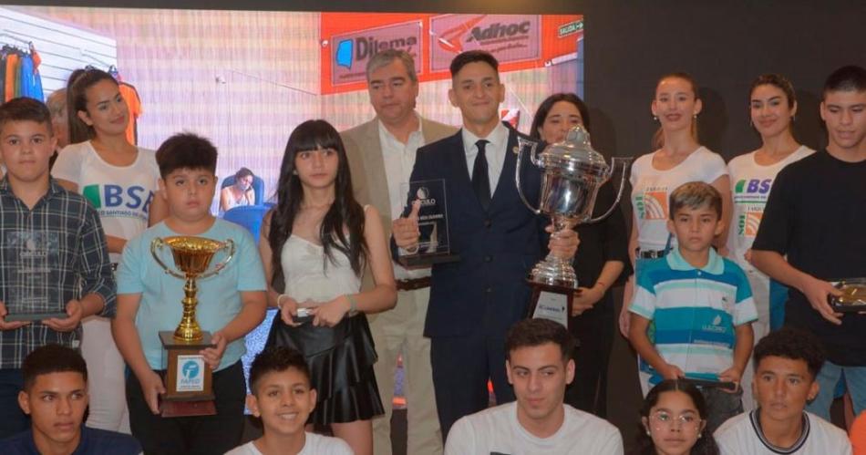 La Copa Diario EL LIBERAL se entregaraacute en la Gran Fiesta del Deporte