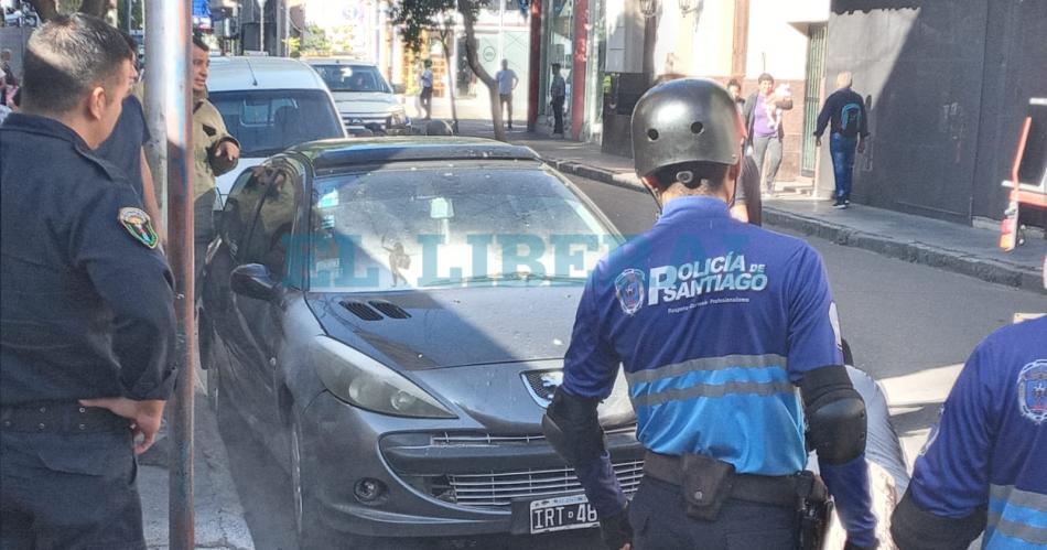 Susto en pleno Centro por principio de incendio de un auto