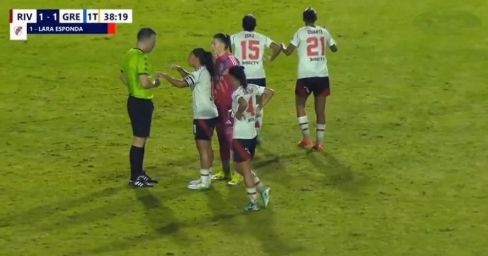 VIDEO- expulsaron a jugadoras de River Plate por gestos racistas ante Gremio de Brasil