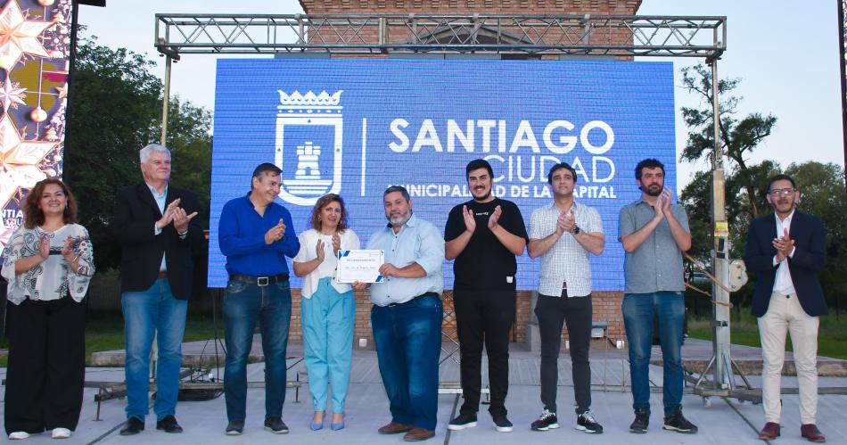 Norma Fuentes entregoacute certificados a artesanos y emprendedores en el parque del Encuentro 