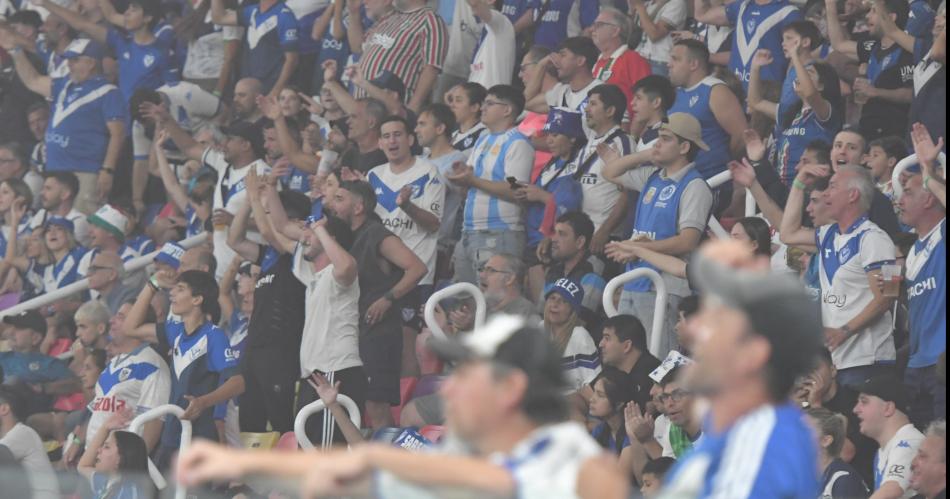 Estudiantes goleoacute a Veacutelez en el Madre de Ciudades y ganoacute el Trofeo de Campeones