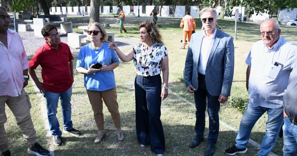 Fuentes supervisoacute el operativo de limpieza y desmalezamiento en el parque Aguirre