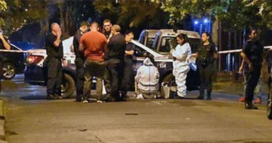 Asesinaron a un policiacutea durante un intento de robo