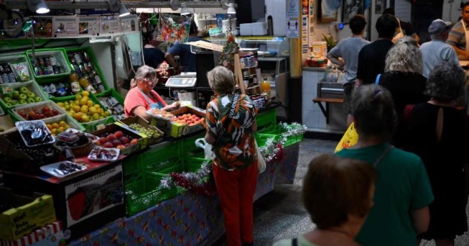 Las frutas y verduras tienen un fuerte componente estacional en su precio (Foto- AFPLuis Robayo)