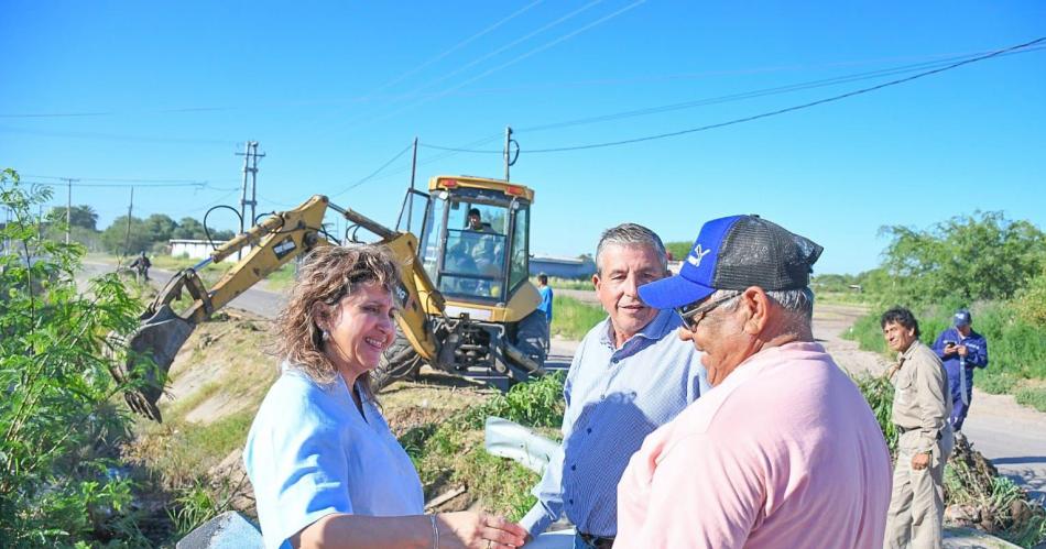 Fuentes supervisoacute un nuevo operativo de limpieza de maacutes de 1500 metros en el colector pluvial Coloacuten sur 