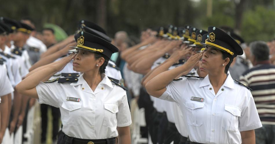 Zamora participoacute del acto de egreso de 173 oficiales y ayudantes de la Policiacutea de la Provincia