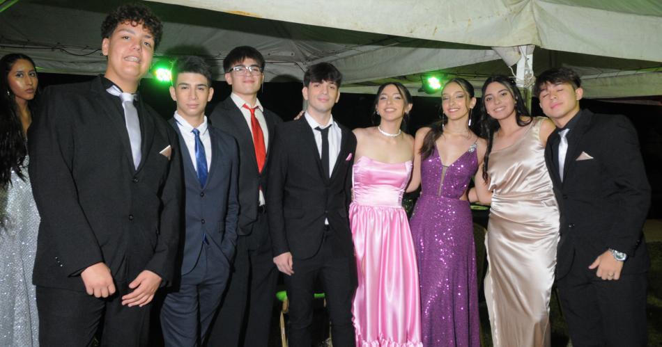 NOCHE DE EGRESADOS DEL COLEGIO SAN JOSEacute