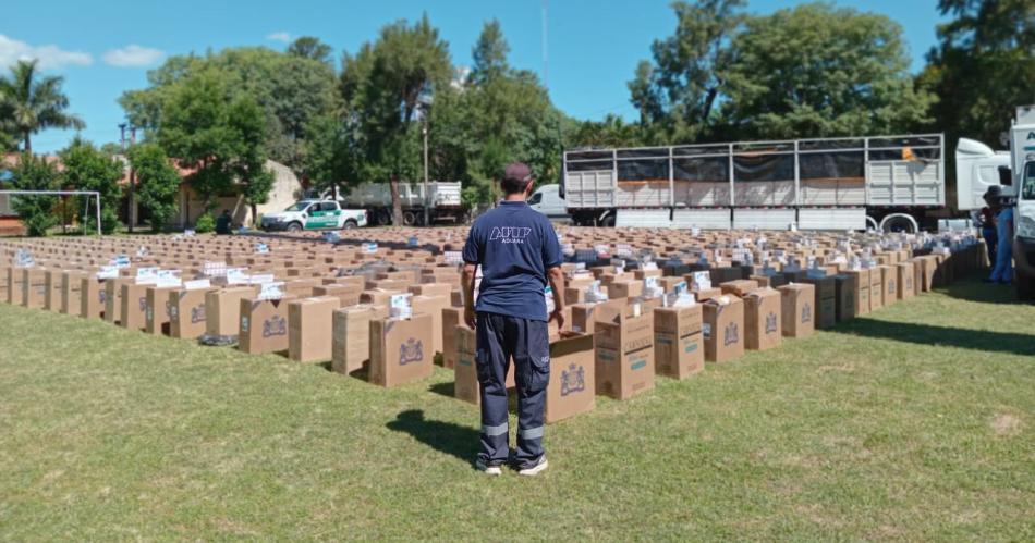 La Aduana y GNA descubren un contrabando de maacutes de 500000 atados de cigarrillos