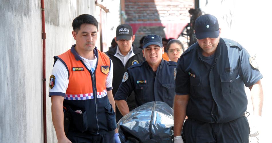 Dos vecinos encontraron sin vida a un hombre en el Bordm Villa Mariacutea de la ciudad de Antildeatuya