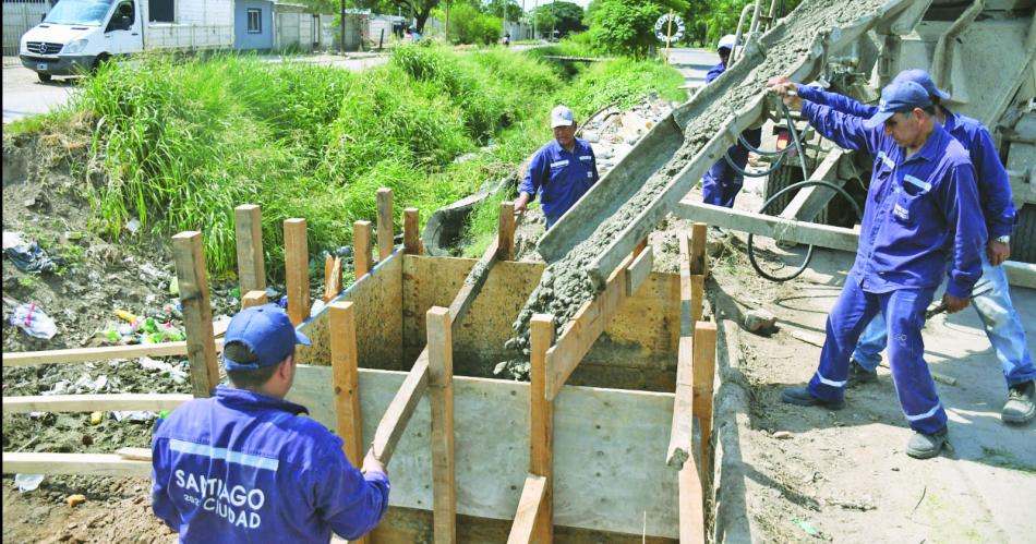 Erigiraacuten puentes peatonales sobre la Avenida del Trabajo