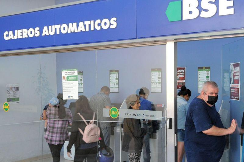 Llegoacute el 2025 y el primer mes comienza con el pago de las jubilaciones y asignaciones