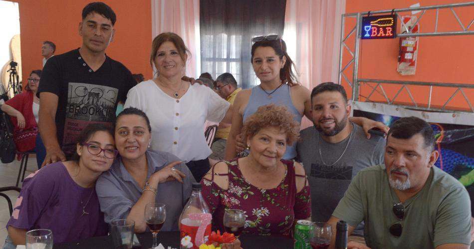 IRMA CHAacuteVEZ FESTEJOacute SUS 80 ANtildeOS