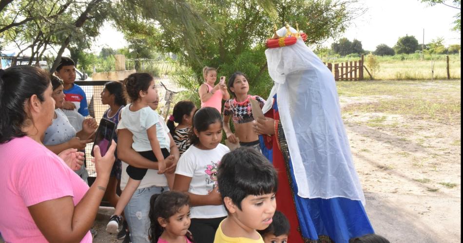 Sin descanso- A pesar del calor los Reyes Magos queriacutean estar presentes en todos los parajes