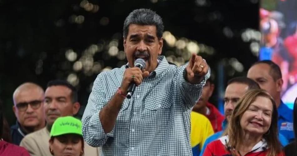 Maduro llama a los venezolanos a acompantildearlo en su juramento